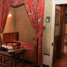< Pasteur's house Arbois bedroom >